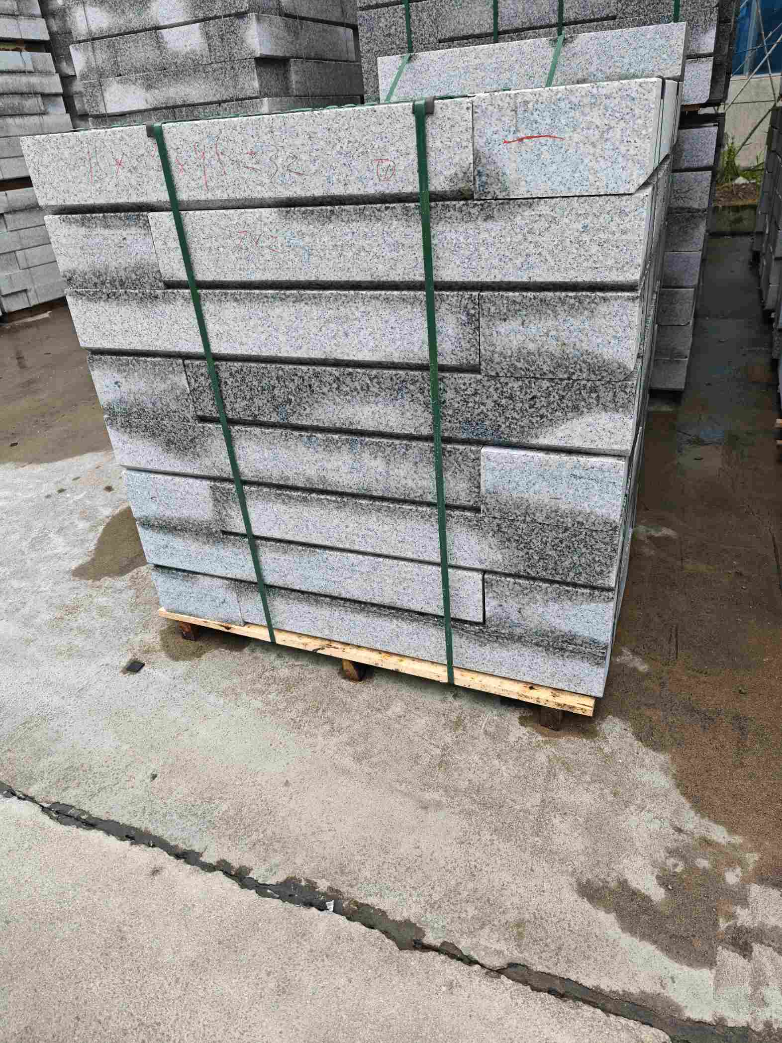 攀枝花芙蓉白路牙石，马路牙子