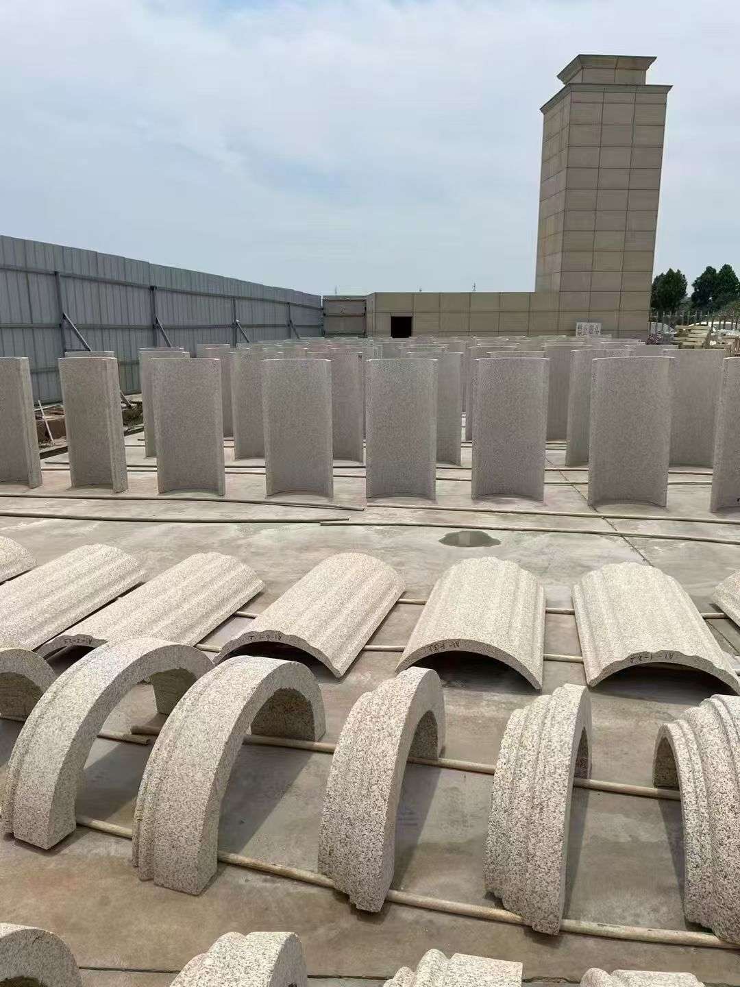 攀枝花黄金麻别墅柱皮 异形 线条定制